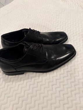 Men's Black size 10 Dress Shoes. Worn once.